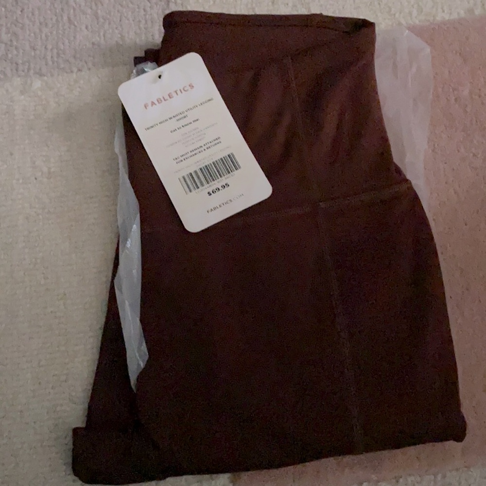 Fabletcis, NWT leggings, short size.